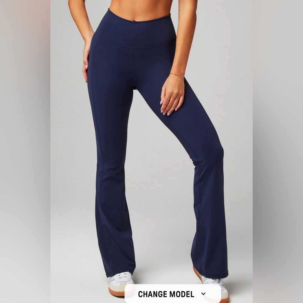 Fabletics Oasis High Waist Kick Flare * SHORT NAVY